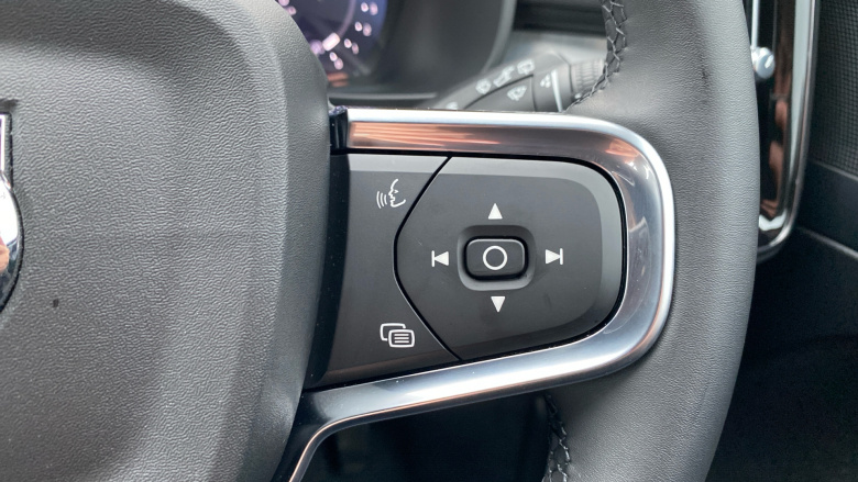 Volvo XC40 2.0 B4P Plus Dark 5dr Auto Petrol Estate